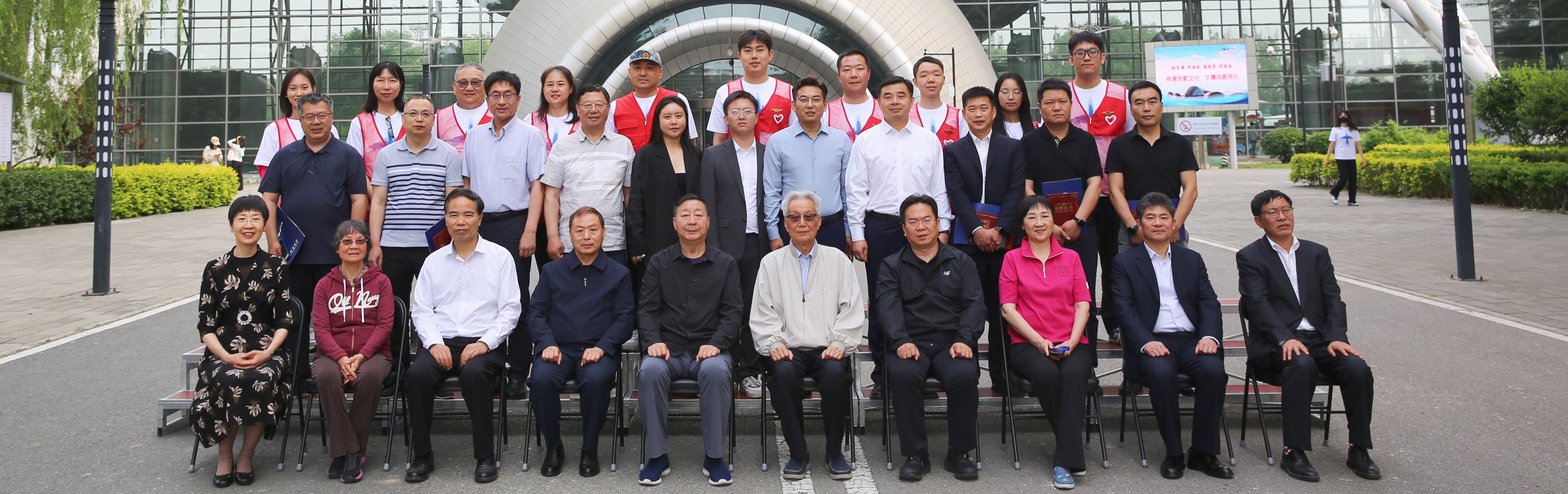 20250518-国际博物馆馆日-星级志愿者合影-窄版.jpg
