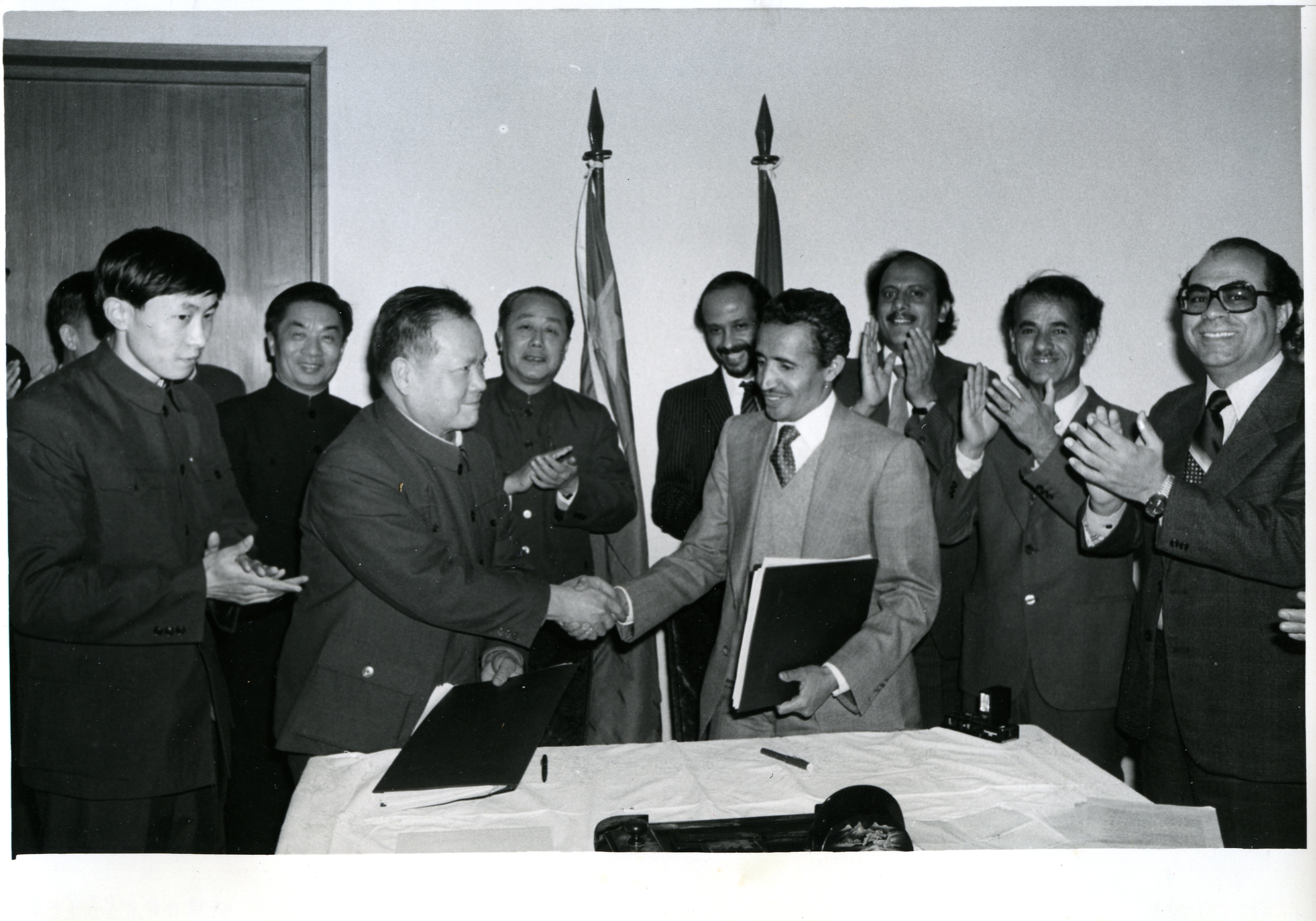 MB002486-1981年中国与也门航空签署协定照片.jpg