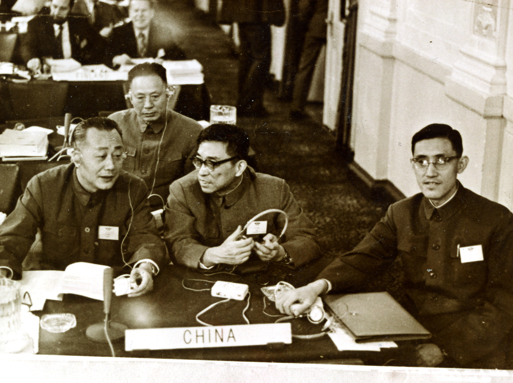 MB002493-1974年沈图率团出席国际民用航空组织大会照片.jpg
