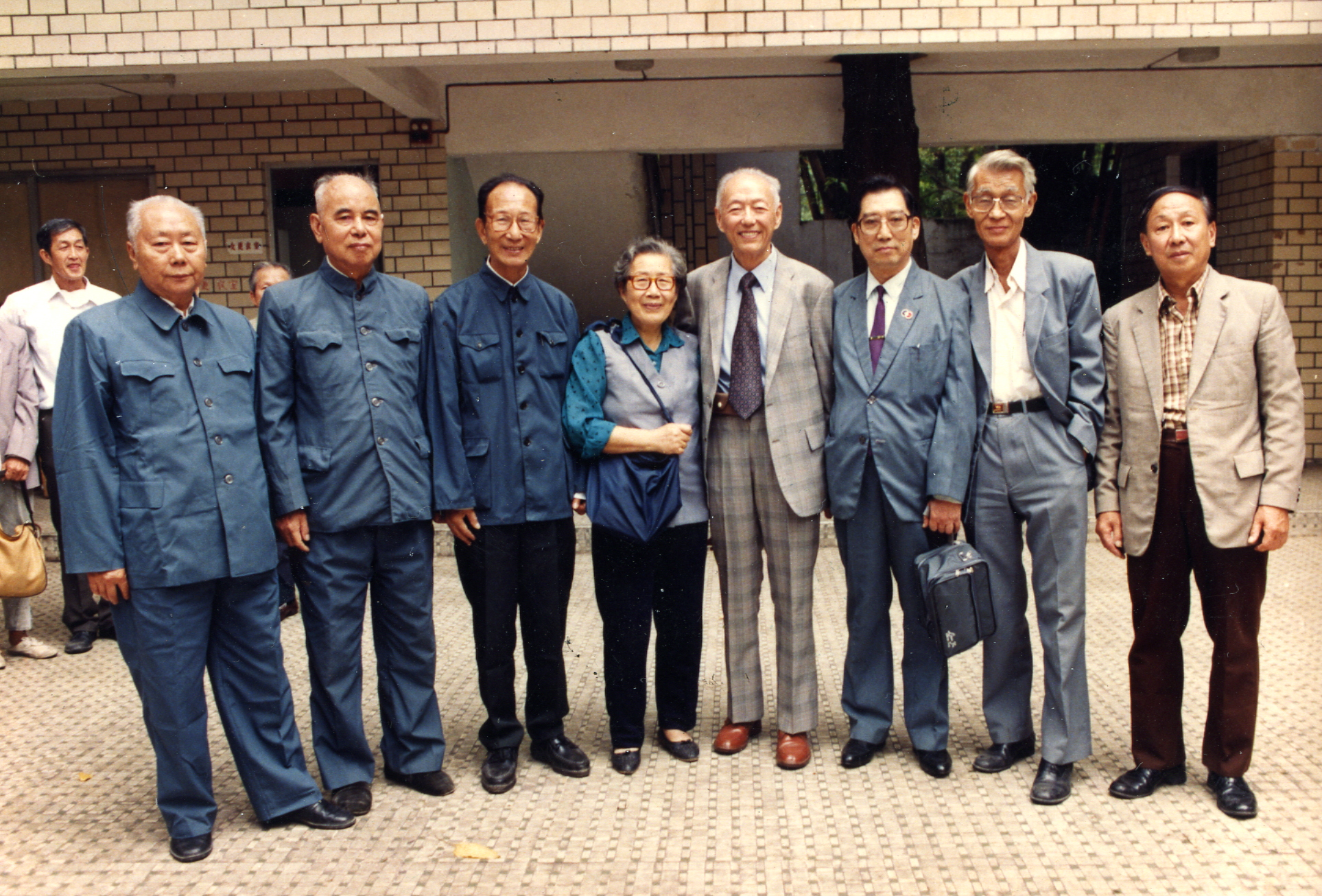 MB002711-1991年两航起义42周年纪念合影.jpg