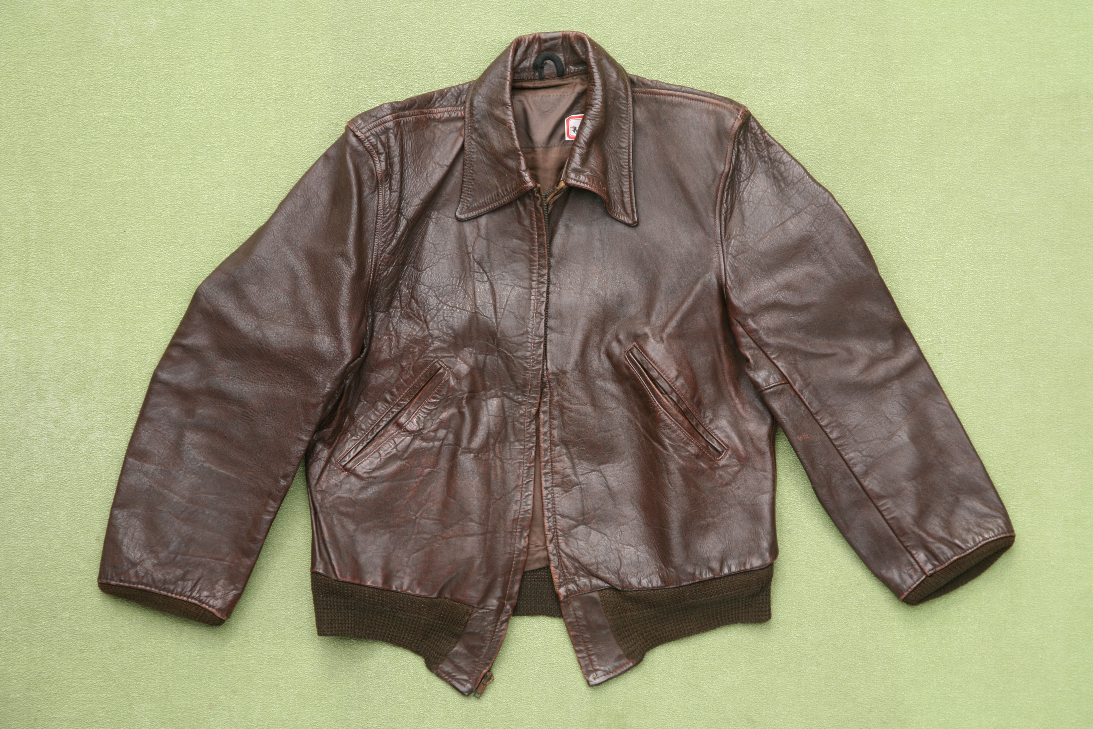 MB002841  20世纪70年代孙功赞棕色皮衣.jpg