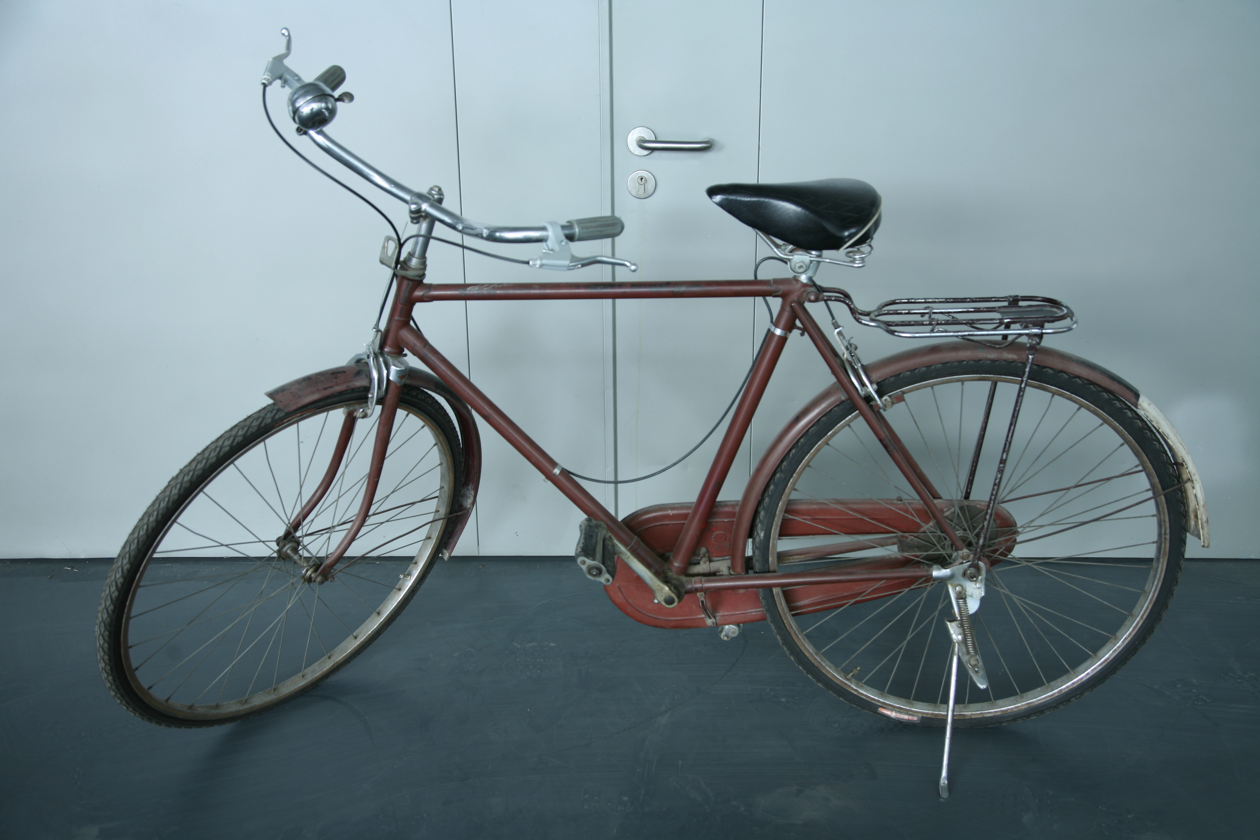 MB002842  孙功赞使用的自行车.jpg